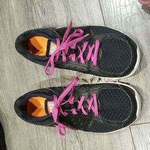 Nike 580440-009 Women's sz 8 Sneakers good used condition